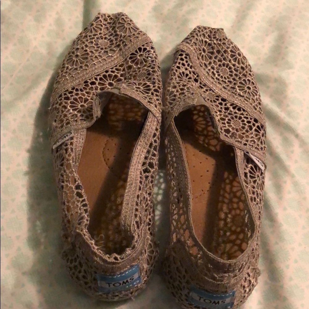 Tom’s floral design shoe